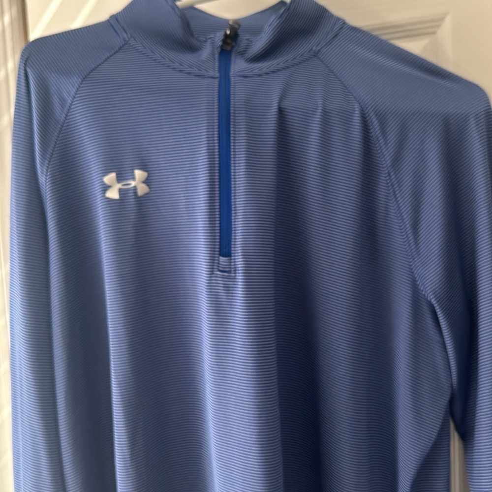 Under Armour pullover large fitted